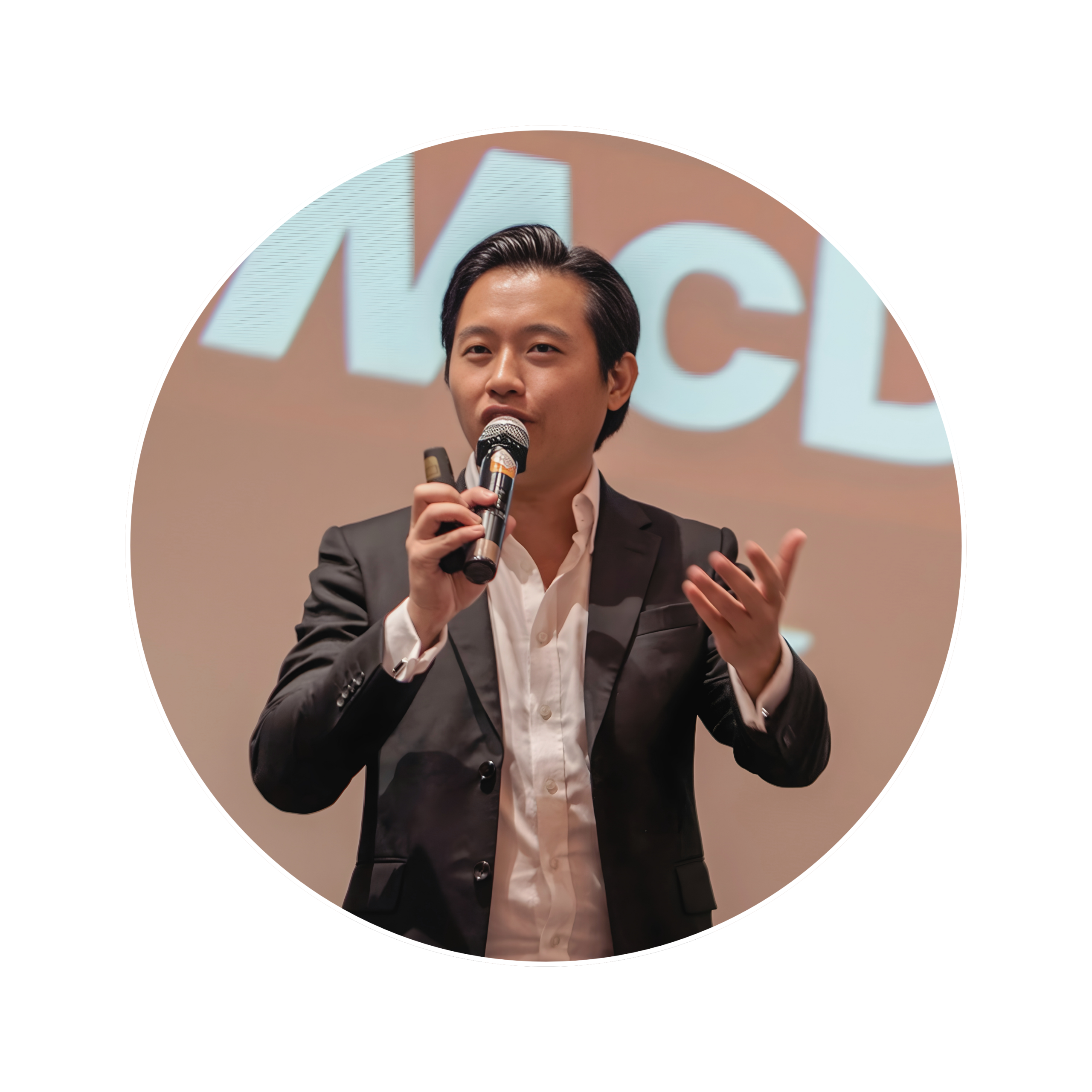 Ezekiel Chew, founder and head of training at Asia Forex Mentor, speaking on stage