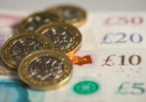 Pound Rises Near 1.3150 as Fed Rate Cut Bets Strengthen
